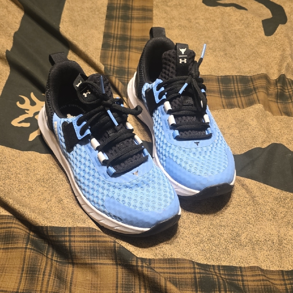 Under Armour Womens Light Blue and Black Athletic Sneakers Brand New